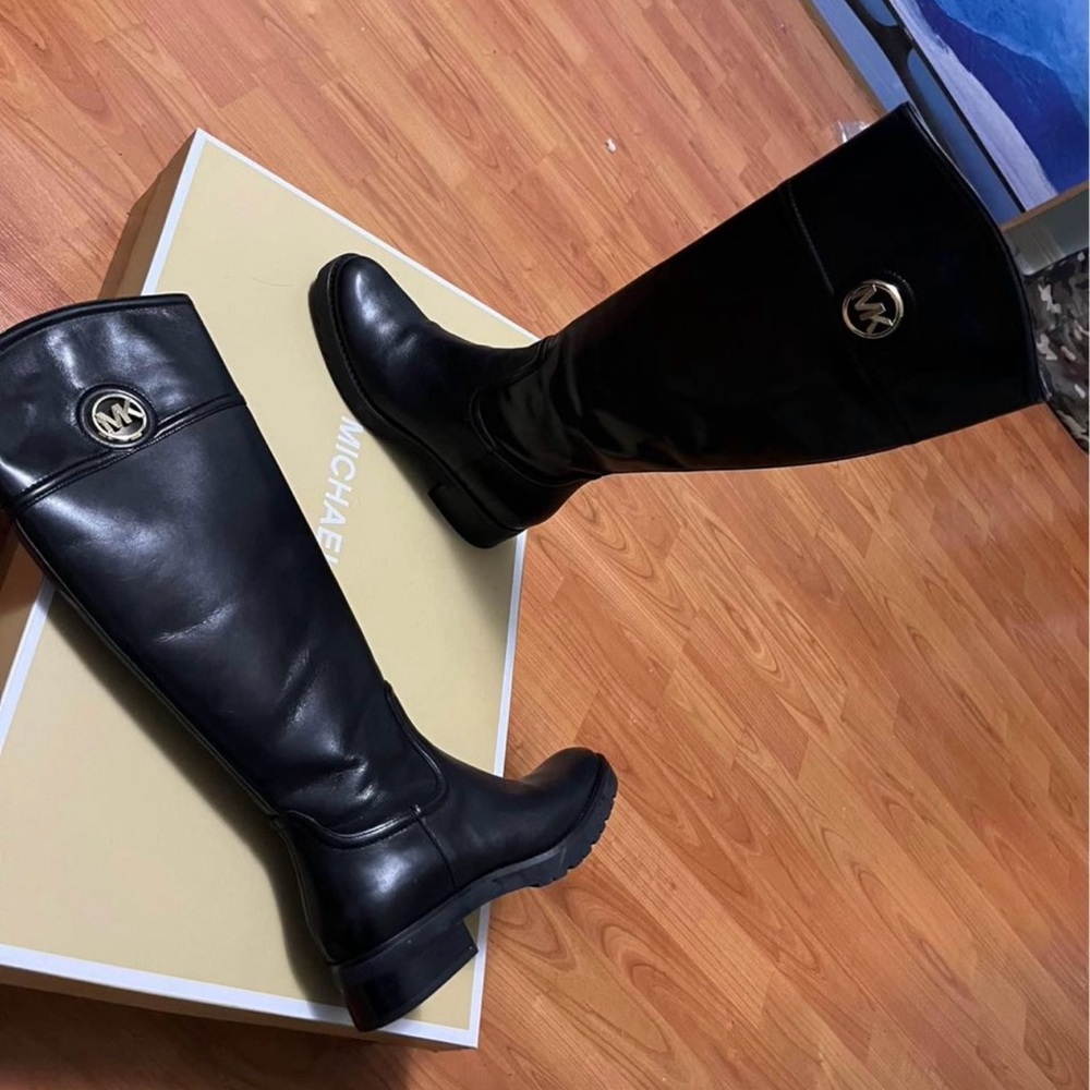 Michael Kors leather woman’s boots
